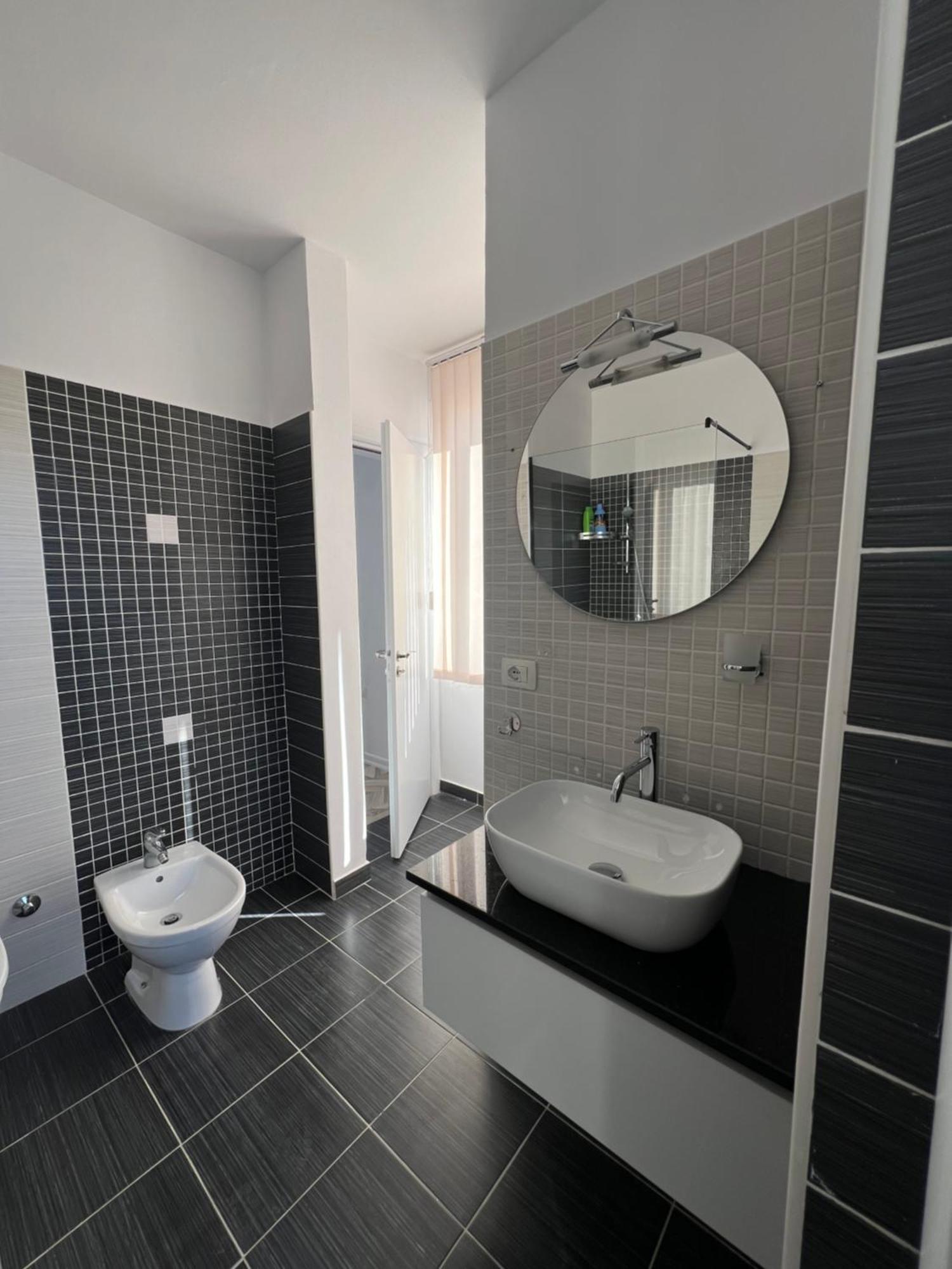 Erlaiden Apartment Shkoder Bagian luar foto